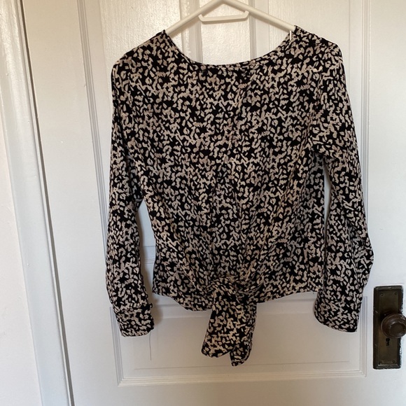 Long Sleeve open back Gentle Fawn Blouse - Picture 2 of 8